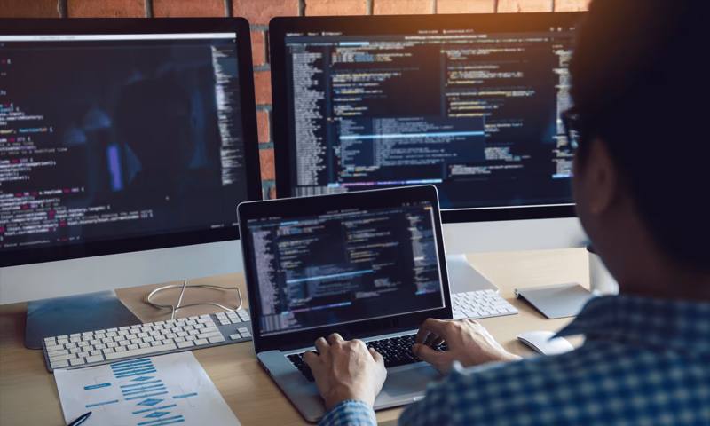 数据科学选型:R与Python如何赋能官渡区网站建设?